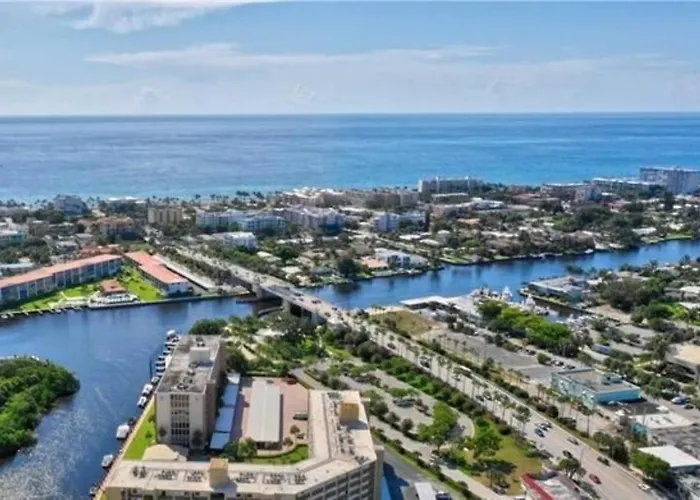 Modern Oasis! Walk To Beach, King Bed, Backyard & Workspace