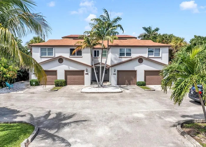 Lux 3 Bedroom Townhouse 1 Block From The Beach